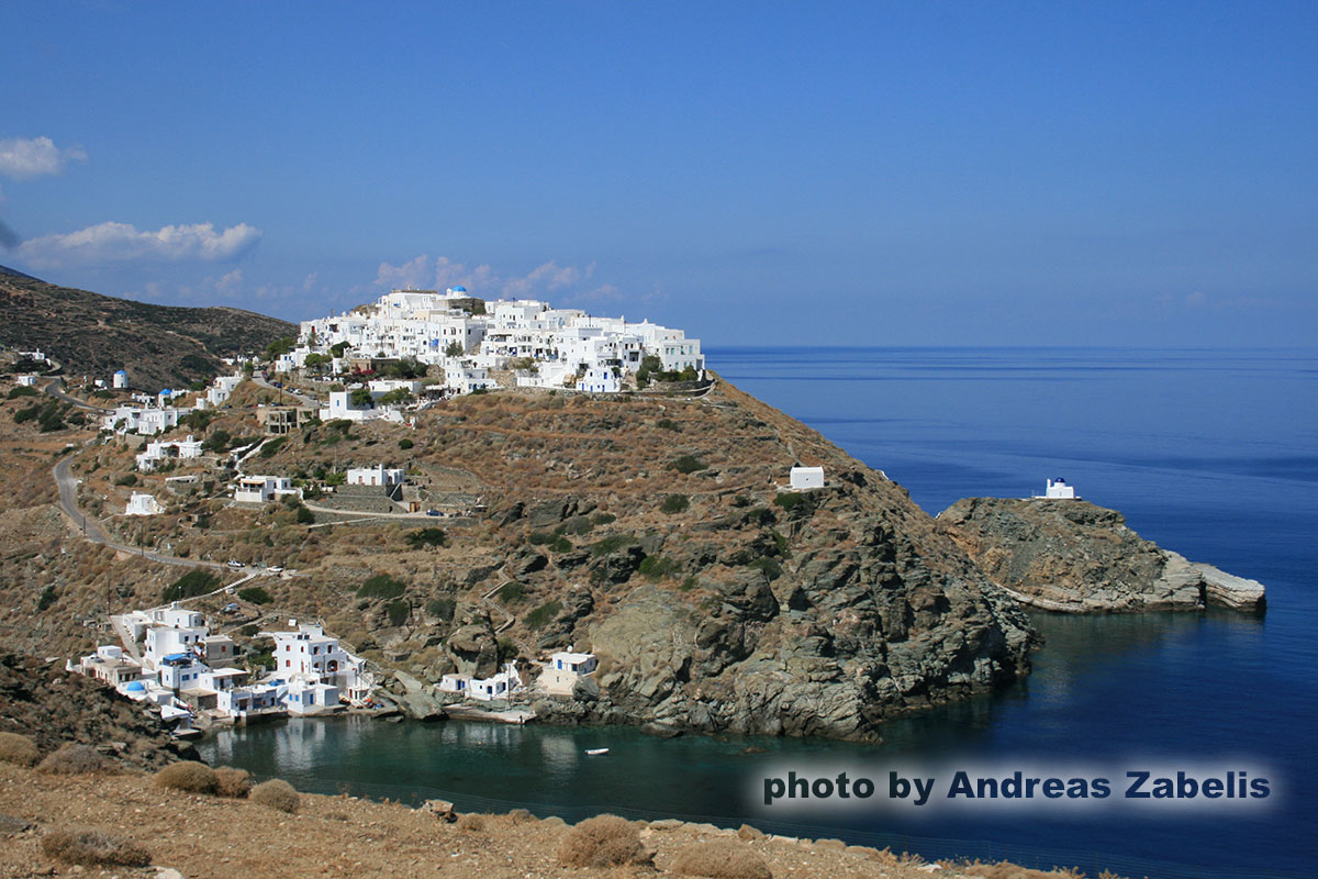 Byn Kástro och den gamla hamnen Seralia