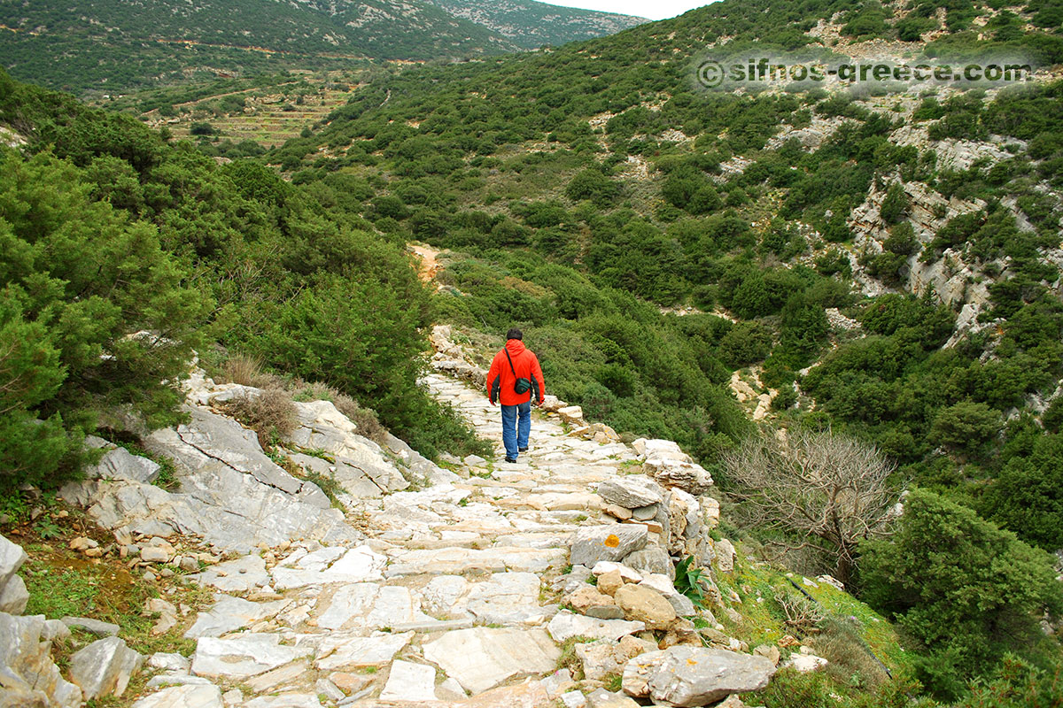 Början av sökväg till profeten Helias på vintern