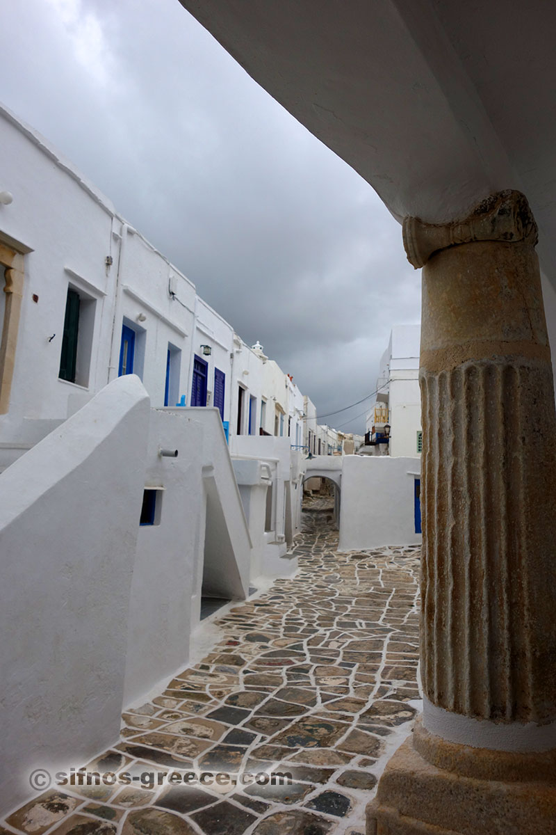 Strosa runt byn Kastro